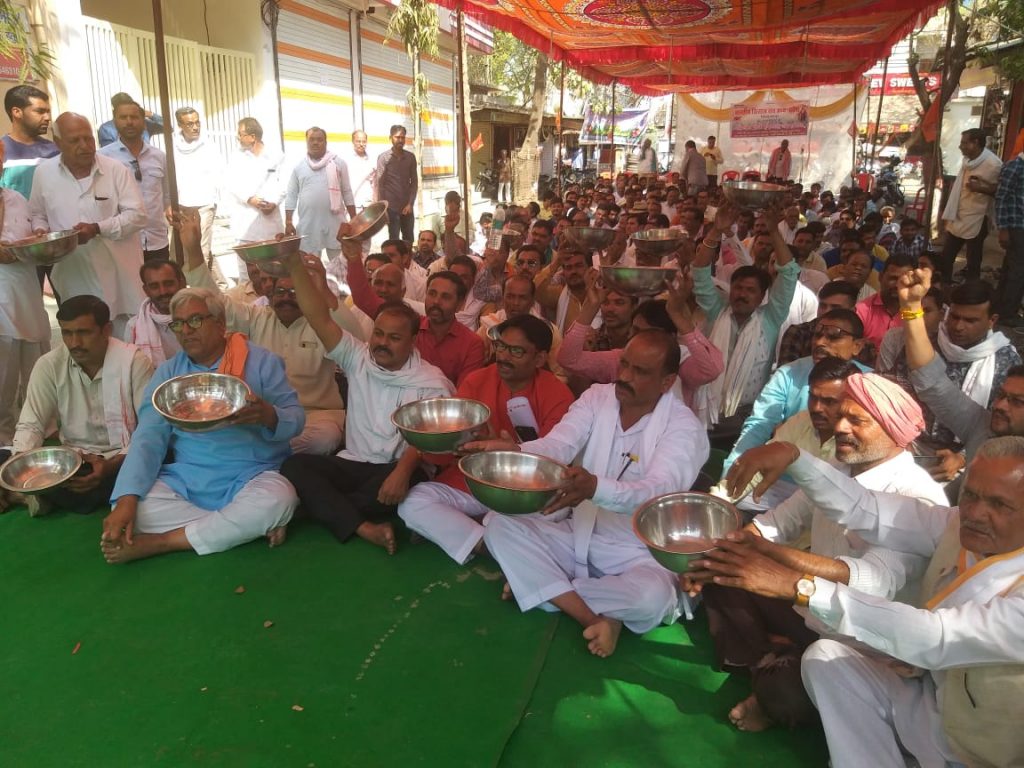 भारतीय किसान संघ ने पानी की मांग को लेकर किया प्रदर्शन, मूंग की फसल के लिए कर रहे हैं मांग