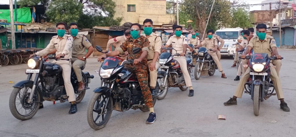 अशोकनगर में टोटल लॉकडाउन, मुंगावली में पुलिस ने निकाला फ्लैग मार्च