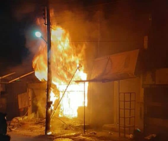 लॉकडाउन में जल कर खाक हुई कपड़े की दुकान, लाखो का माल जला