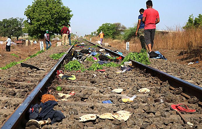 औरंगाबाद रेल हादसा: ट्रैन से मध्य प्रदेश लाये जा रहे श्रमिकों के शव