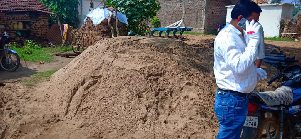 खनिज विभाग ने किया अवैध रेत भंडारण का बड़ा जखीरा बरामद,32 लाख से ज्यादा का जुर्माना