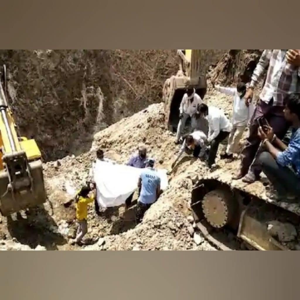 कुएं में गिरने से 4 मजदूर की मौत, 6 घंटे चले रेस्क्यू operation में नहीं मिली सफलता