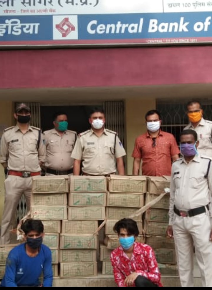 सागर में मोतीनगर थाना पुलिस ने पकड़ी एक लाख से अधिक की 30 पेटी अवैध शराब
