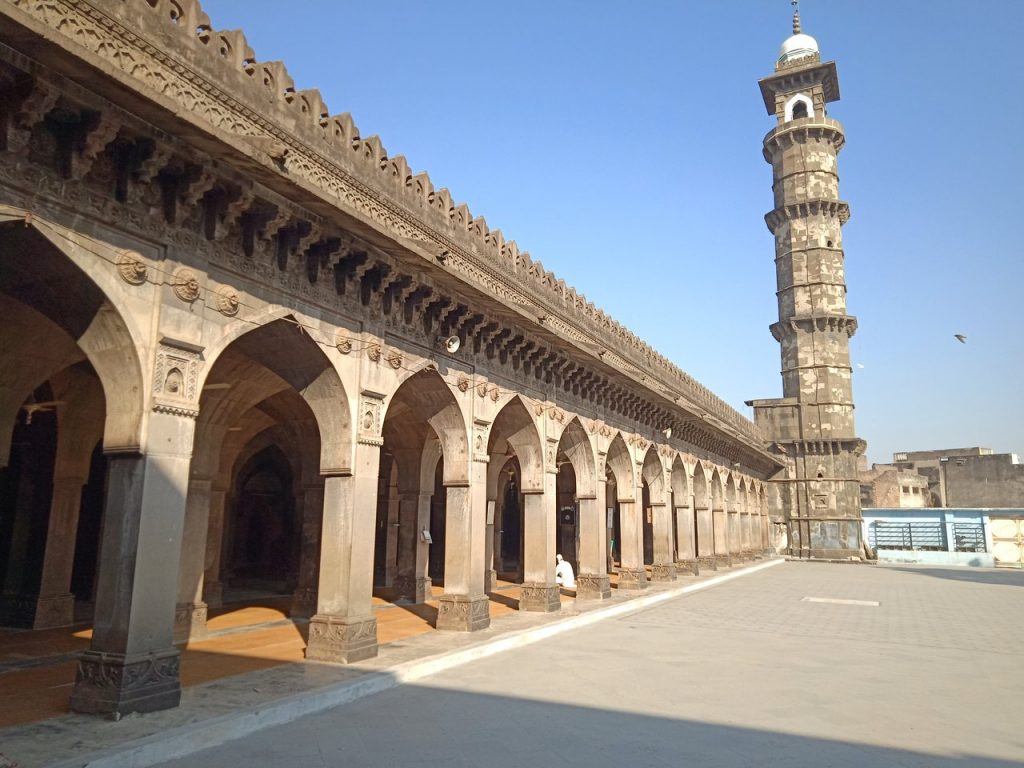 hanuman chalisa recited in mosque