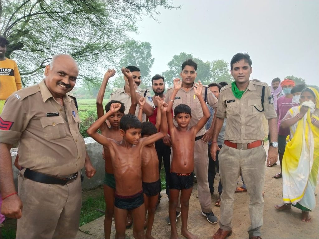 एक बार फिर माड़ा पुलिस के जांबाज जवानों ने नदी में आई बाढ़ के बीच रेस्क्यू कर 4 बच्चों को बचाया