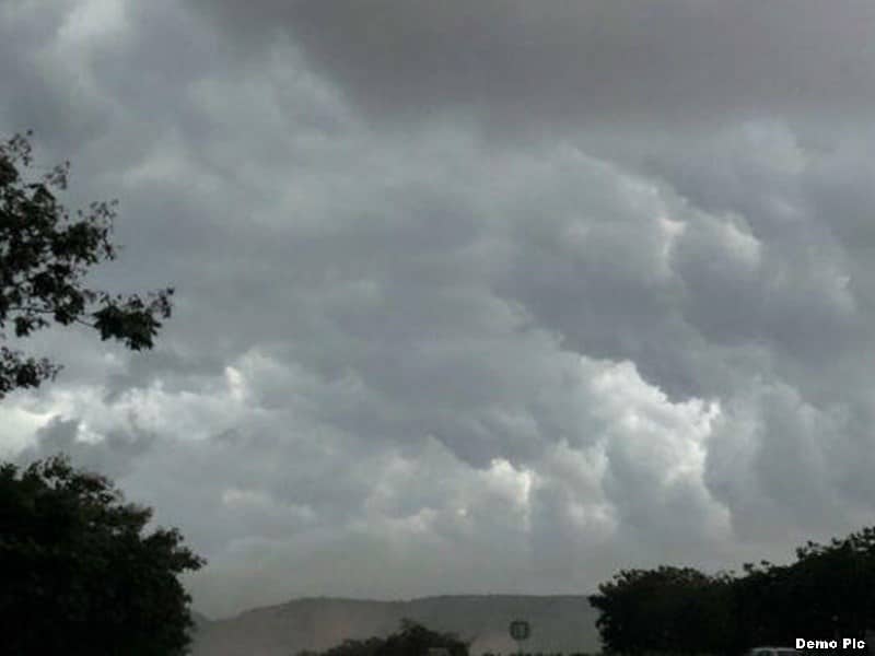 MP Weather Update : मध्यप्रदेश के इन जिलों में आज गरज चमक के साथ बारिश के आसार