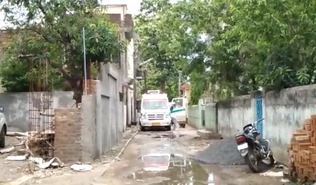 बड़ी लापरवाही: कोरोना पॉजिटिव मोहल्ले में घूमता रहा, विभाग को खबर नहीं