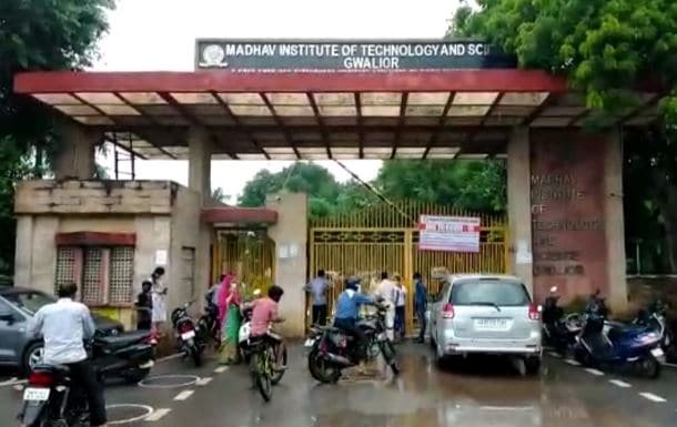 VIDEO: सिंधिया के MITS कॉलेज में फीस को लेकर हंगामा, वसूली का छात्र कर रहे विरोध