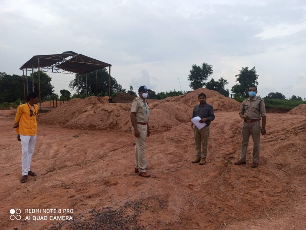 विधायक की शिकायत पर जागा प्रशासन, समर्रा गांव में अवैध रेत डंप पर मारा छापा