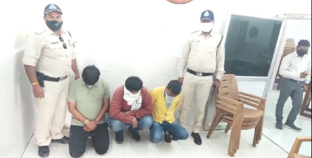 पुलिस ने फिर पकड़ा आईपीएल का सट्टा, सात आरोपी गिरफ्तार