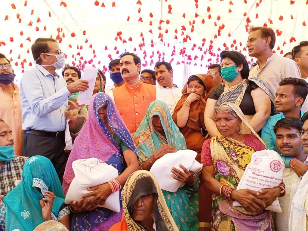 गृहमंत्री ने 150 महिला स्वसहायता समूहों को दी 1 करोड़ 65 लाख की सहायता,कहा-देश में होती है नारियों की पूजा