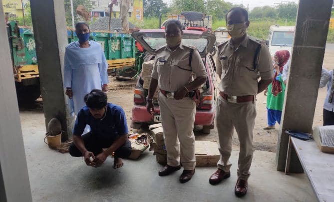 आबकारी टीम की कार्रवाई, मंडीदीप के पास 20 पेटी अवैध शराब सहित कार जब्त, आरोपी गिरफ्तार