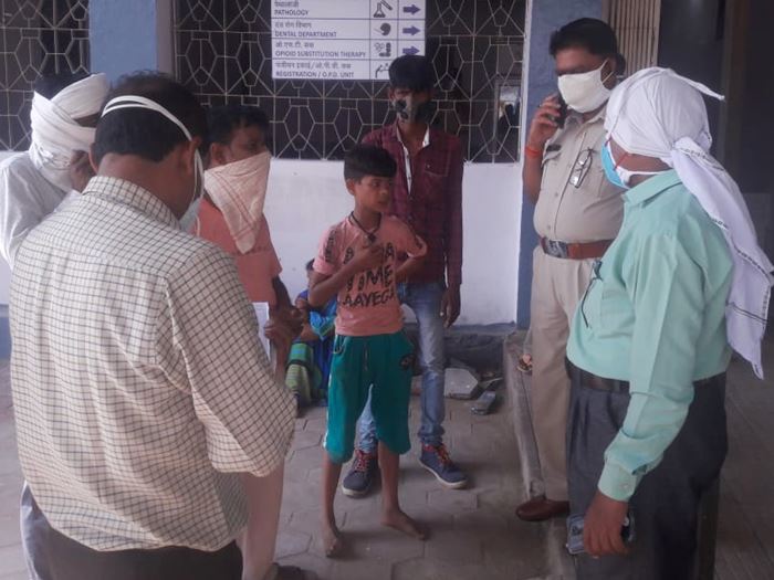 नरसिंहपुर में स्कार्पियो और लोडिंग ऑटो की जोरदार टक्कर, घायल बच्चे ने फोन कर दी पुलिस को सूचना
