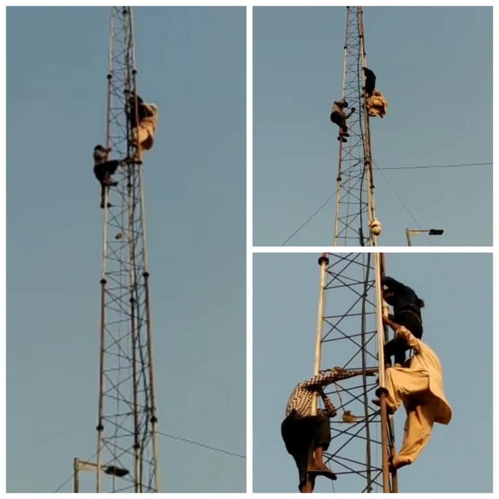 शोले फिल्म की तर्ज पर टावर पर चढ़ी लड़की, पुलिस से की ये मांग