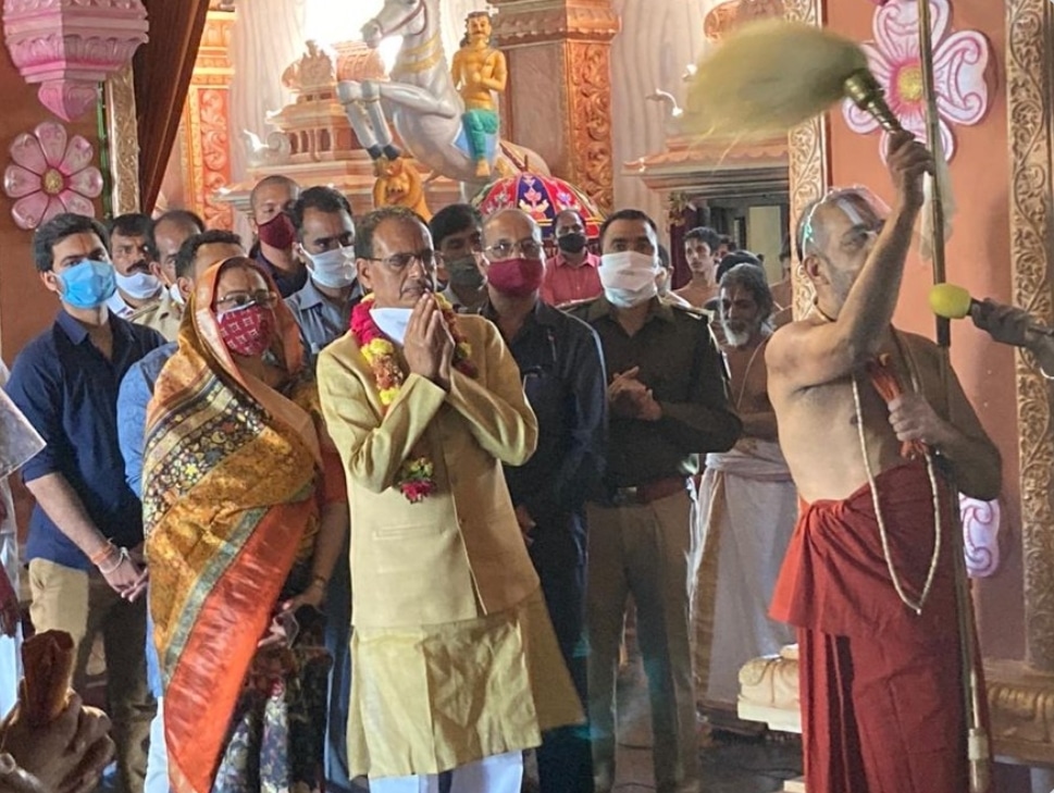 सीएम शिवराज सिंह चौहान ने सपरिवार किये भगवान व्यंकटेश के दर्शन, सबकी खुशहाली की प्रार्थना