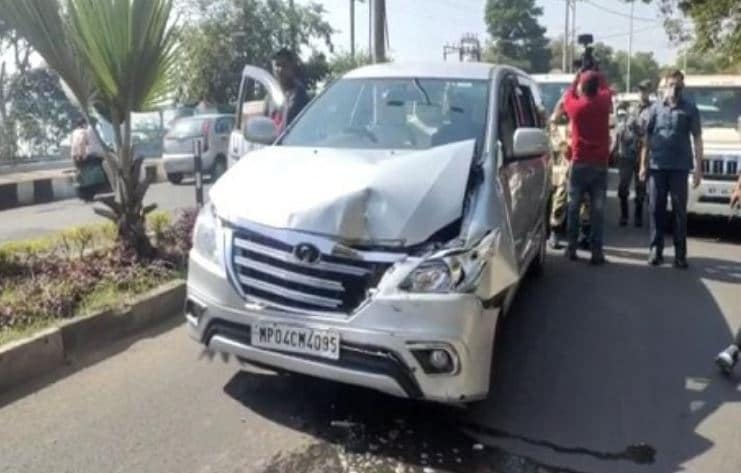 Madhya Pradesh : मीडिया की गाड़ी से भिड़ा कमलनाथ का काफिला, कई कारें क्षतिग्रस्त