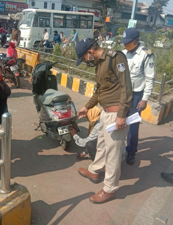 जबलपुर पुलिस ने शुरु किया विशेष चेकिंग अभियान, लोगों को करेंगे ट्रैफिक रूल्स को लेकर अवेयर
