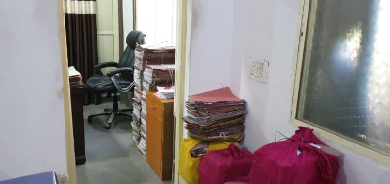 बगैर अवकाश के एक महीने से गायब हैं छतरपुर तहसीलदार, कार्यालय में लगा फाइलों का ढेर