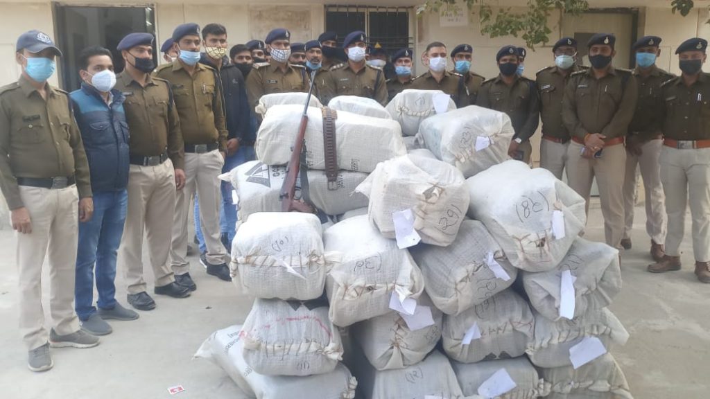 मुरैना पुलिस की बड़ी कार्रवाई, 2 करोड़ रुपए का गांजा सहित 8 आरोपी गिरफ्तार