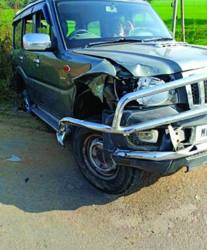 सांसद प्रतिनिधि और भाजपा नेताओं के वाहन को ट्रक ने मारी टक्कर