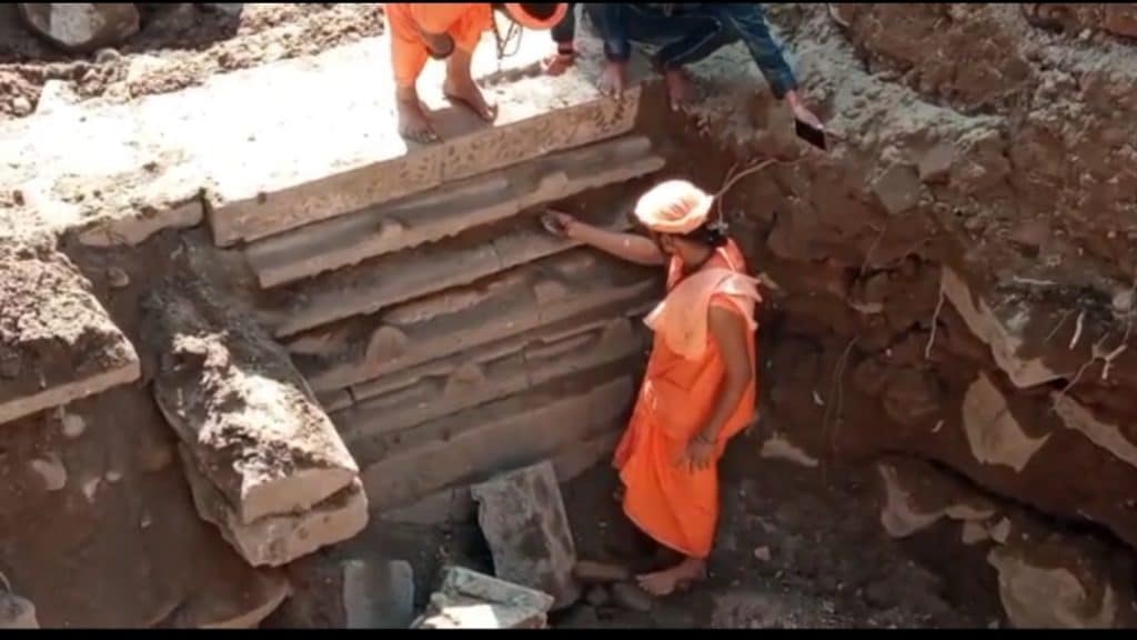 महाकाल मंदिर में खुदाई के दौरान निकले प्राचीन काल के पत्थर, पुरातत्व विभाग की टीम करेगी जांच