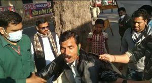 मुख्यमंत्री की सभा में ग्रामीण ने किया आत्मदाह का प्रयास, पुलिस ने लिया हिरासत में