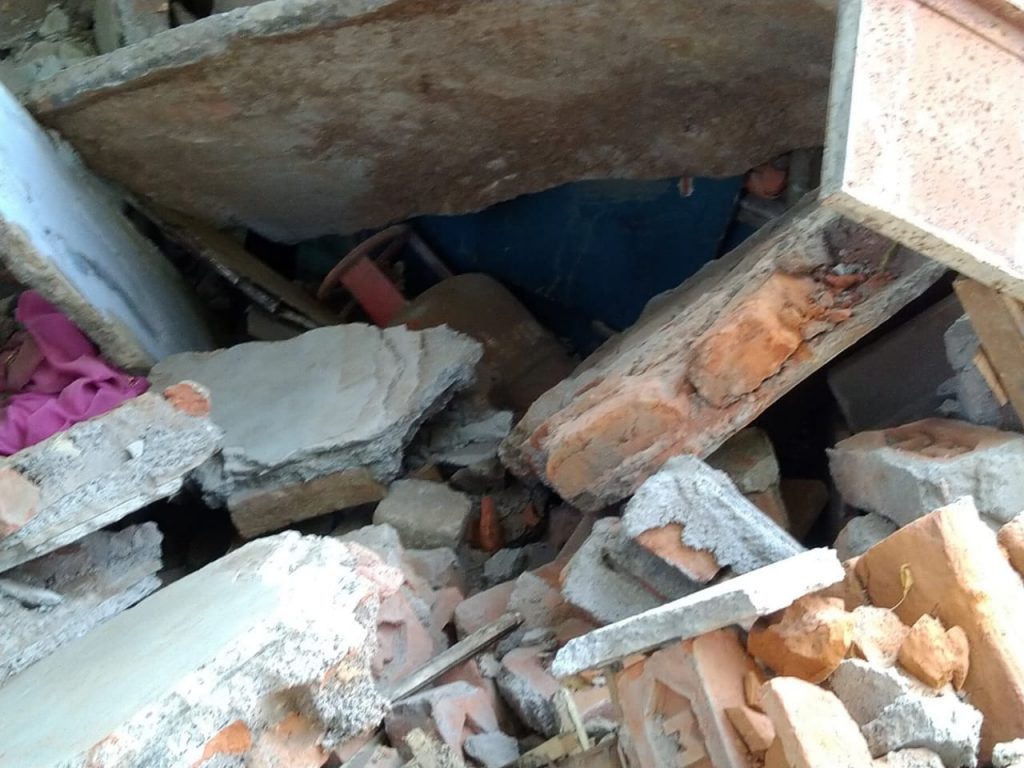Gwalior: सिलेंडर में ब्लास्ट, धमाके के साथ गिरा मकान, मां बेटे को रेस्क्यू कर निकाला   