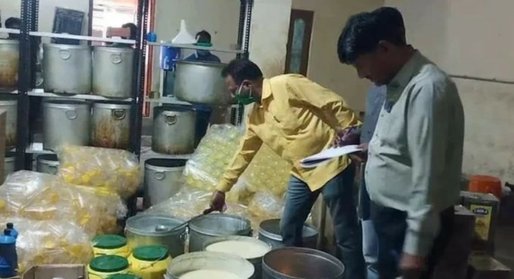 Jabalpur News : नकली घी बनाने की फैक्ट्री पर छापामार कार्रवाई, 200 लीटर मिलावटी घी जब्त