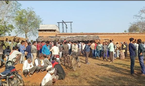 Chhatarpur News : कांग्रेस नेता की कुल्हाडी मारकर हत्या, मचा हड़कंप, मौके पर भारी पुलिस बल