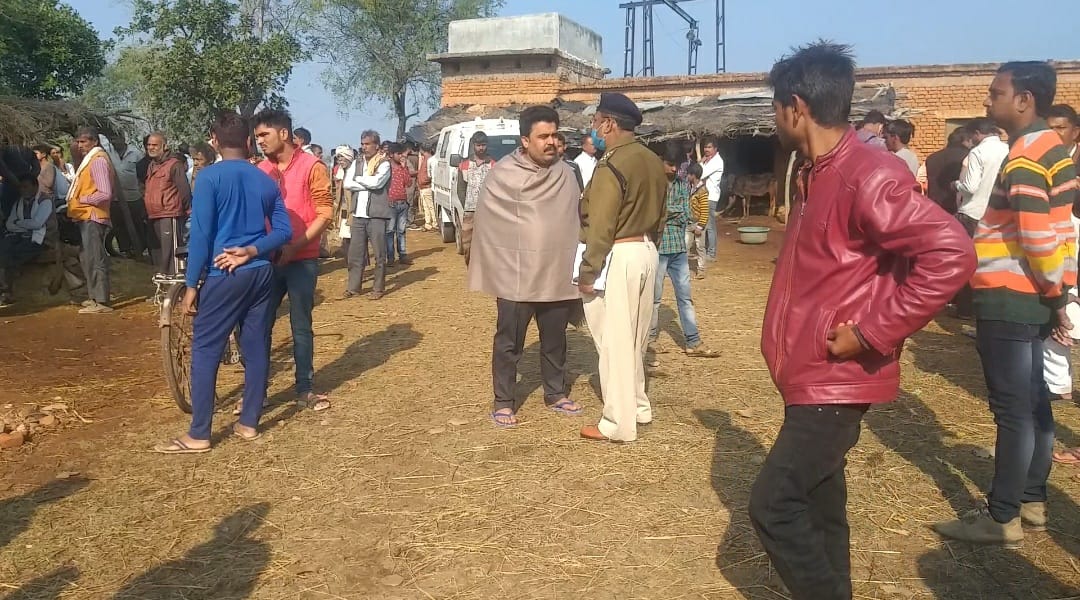 Chhatarpur News : कांग्रेस नेता की कुल्हाडी मारकर हत्या, मचा हड़कंप, मौके पर भारी पुलिस बल