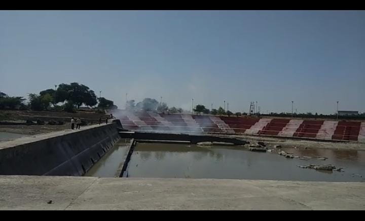 Ujjain News: शिप्रा नदी में हो रहे धमाके, निकल रहा धुआं, नहाने पर लगा प्रतिबंध