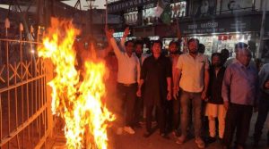 BJP विधायक ने कांग्रेस नेत्री से की बदसलूकी, आगबबूला कांग्रेस ने किया प्रदर्शन
