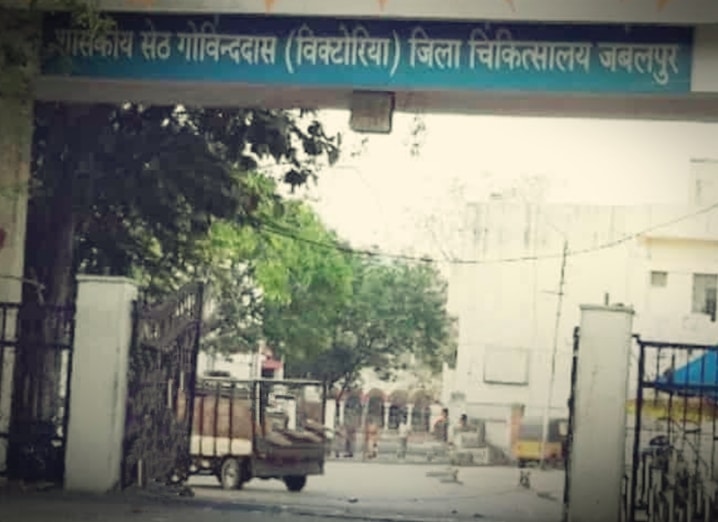 Jabalpur : कलेक्टर को हुआ कोरोना तो सीएमएचओ पर गिरी गाज, डॉ मनीष मिश्रा को हटाया
