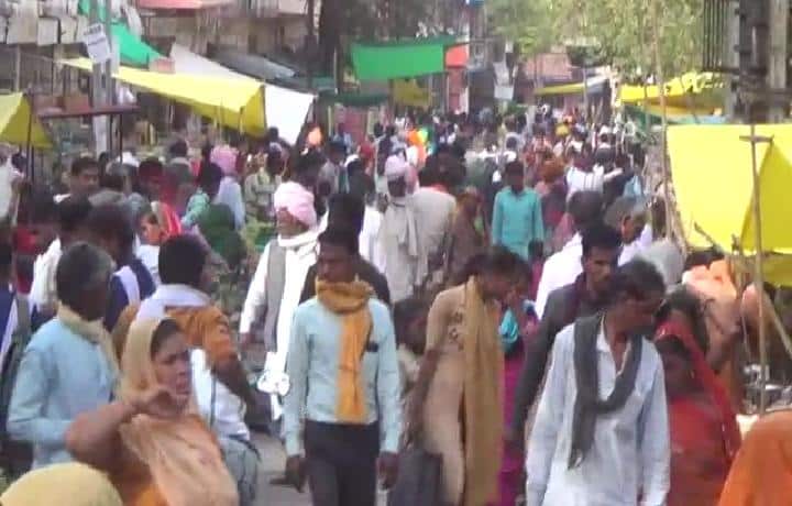 Rajgarh News : धारा 144 लागू होने के बावजूद लगा साप्ताहिक हाट, लोगों की भीड़ उमड़ी