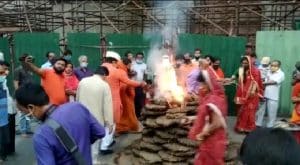Indore में मां अहिल्या के जयकारों के साथ राजबाड़ा पर सरकारी होली का दहन, पारंपरिक और सांकेतिक जलाई गई होली