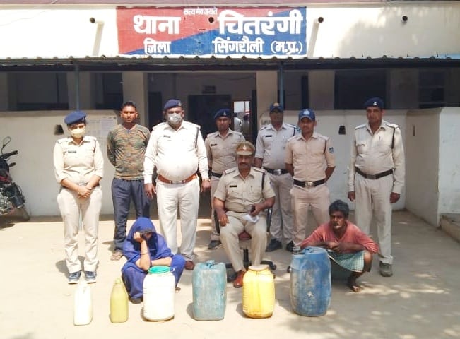 अवैध महुआ शराब पर चितरंगी पुलिस की बड़ी कार्यवाही, 65 लीटर शराब के साथ दो आरोपी गिरफ्तार