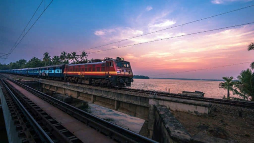 रेलवे ने दी यात्रियों को बड़ी सौगात, ये स्पेशल ट्रेनें होंगी शुरू, मिलेगी कंफर्म टिकट