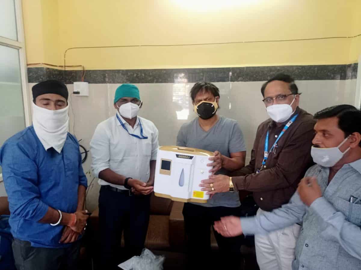 सीहोर जिला अस्पताल की मदद के लिए आगे आए समाजसेवी अखलेश राय, दान किए 4 ऑक्सीजन कंसंट्रेटर मशीन