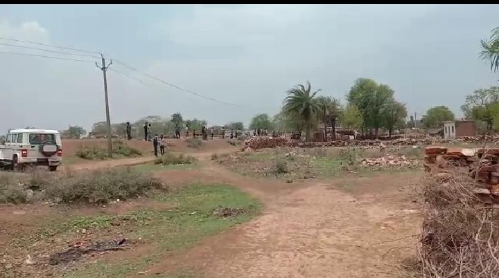 शिवपुरी : दुल्हारा आदिवासी बस्ती में कोरोना की जांच करने गए प्रशासन पर ग्रामीणों ने किया हमला