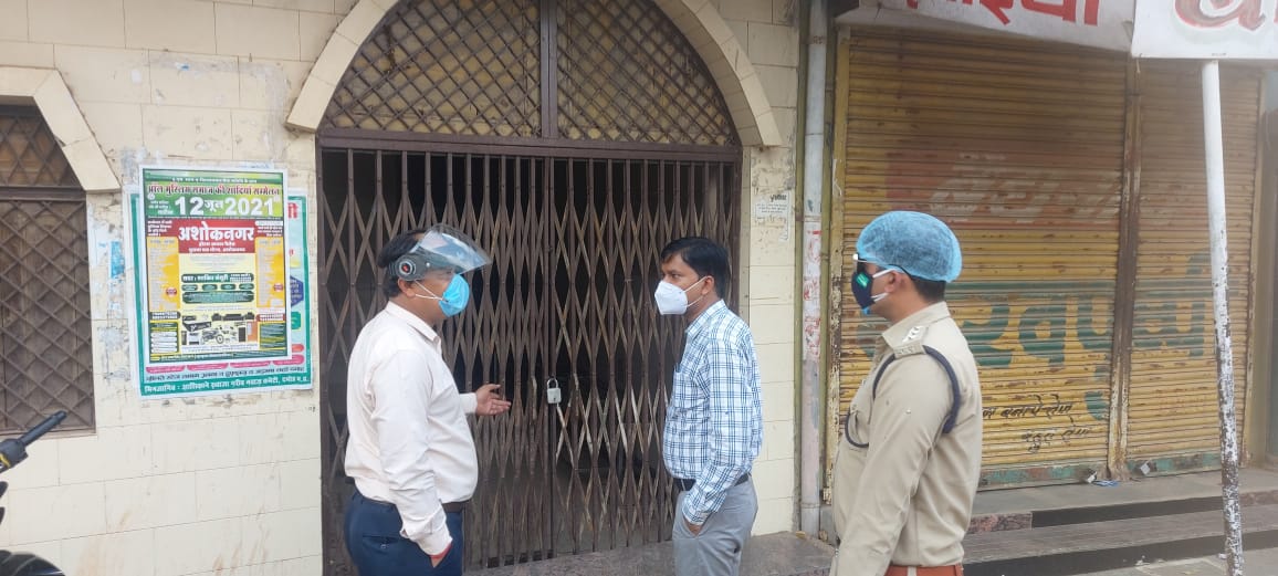 दमोह : झोलाछाप डॉक्टरों पर कार्यवाही, शहर में पांच अस्पताल सील किए गए