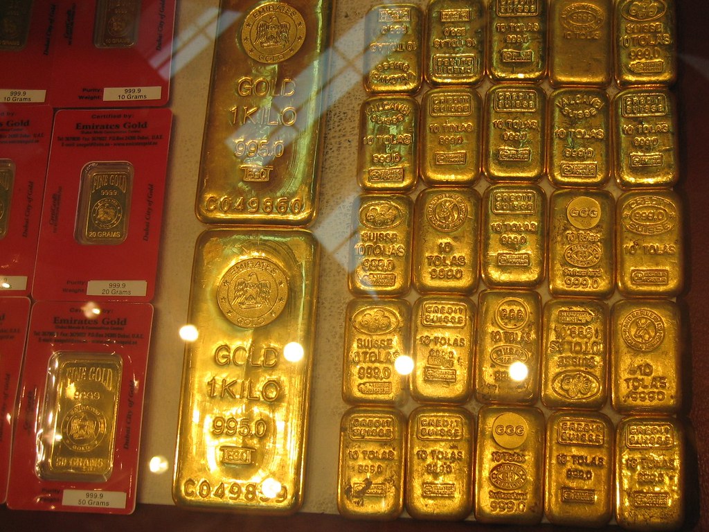 Gold Silver Rate : सोने की कीमत में उछाल, चांदी लुढ़की, जानिए आज का भाव
