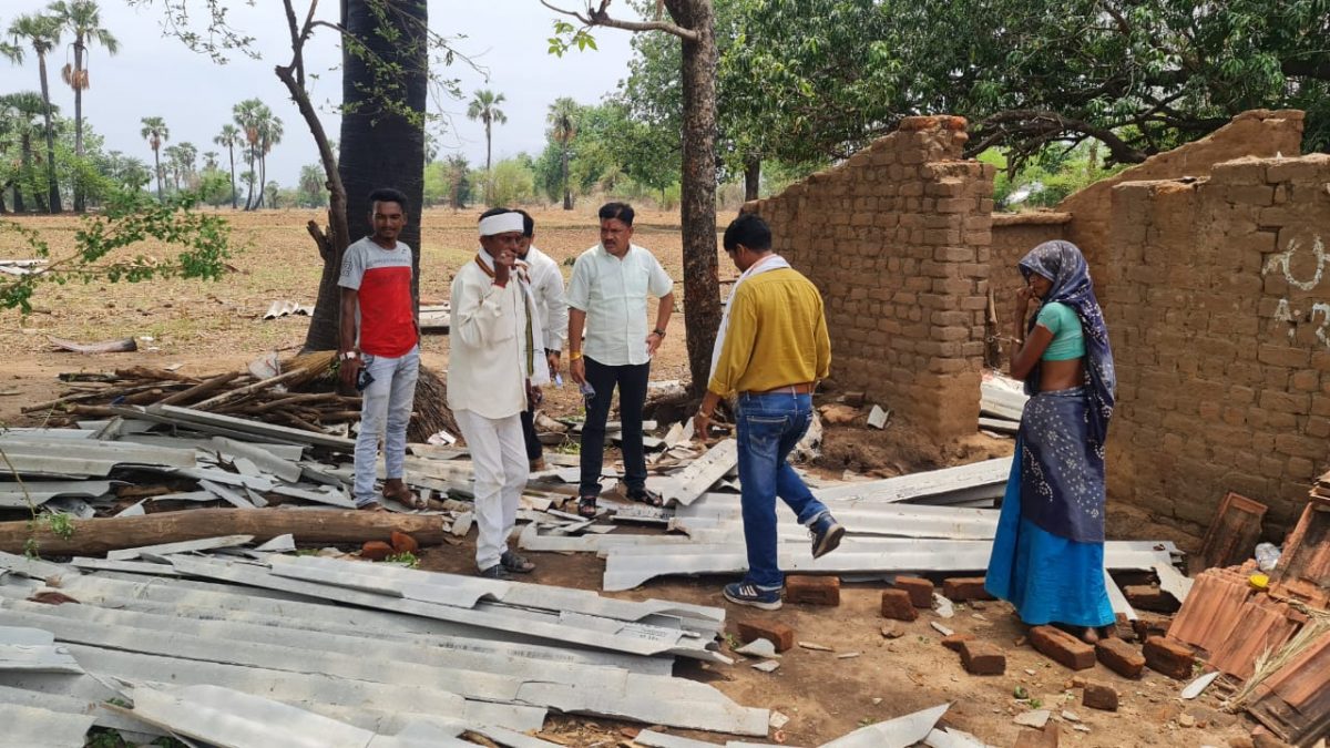 अलीराजपुर : लगातार दूसरे दिन भी बारिश और आंधी ने ढाया कहर, मकानों की उड़ी चद्दरें, तो कई ढह गए