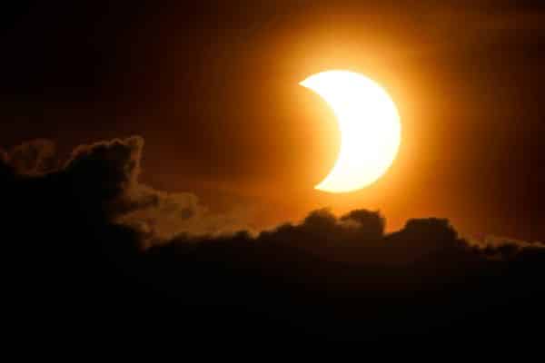 Solar Eclipse 2021: सूर्यग्रहण के दौरान दिखा Ring of Fire का अद्भुत नजारा, देखें तस्वीरें