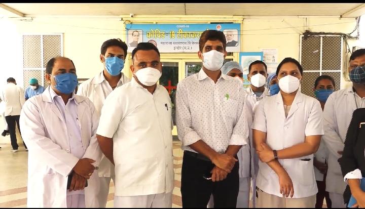 इंदौर में नर्स एसोसिएशन का प्रदर्शन जारी, 30 जून से अनिश्चितकालीन हड़ताल की चेतावनी