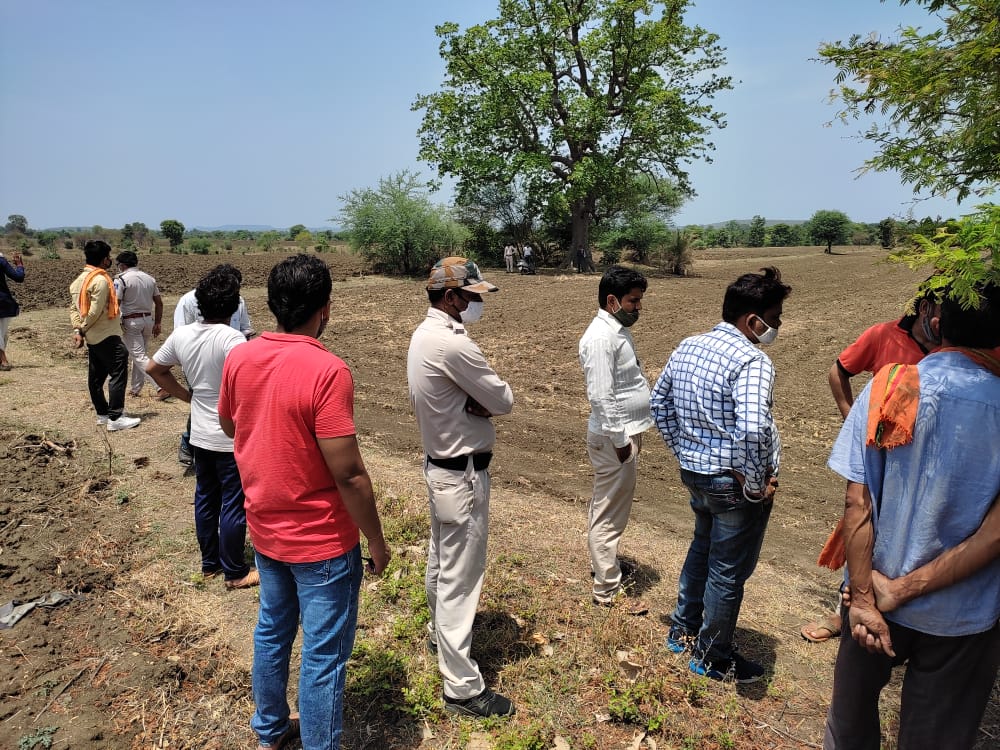 Sagar News: खेत में मिला युवक का शव, सीने पर लगी गोली, जांच में जुटी पुलिस