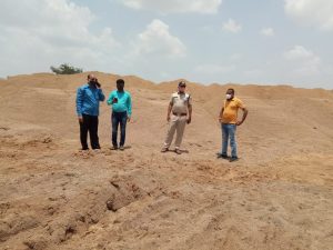 छतरपुर में प्रशासन की बड़ी कार्रवाई, 50 लाख कीमत की रेत के साथ 4 डंपर जब्त