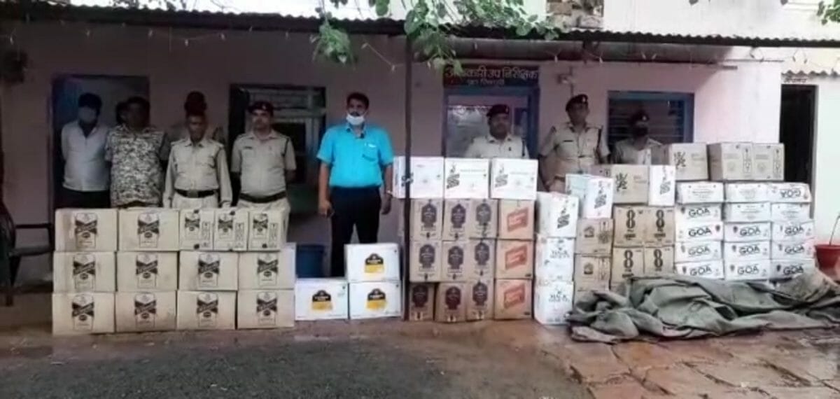 9 लाख रुपये की अवैध शराब से भरा वाहन पकड़ा, एक गिरफ्तार दो भागने में सफल