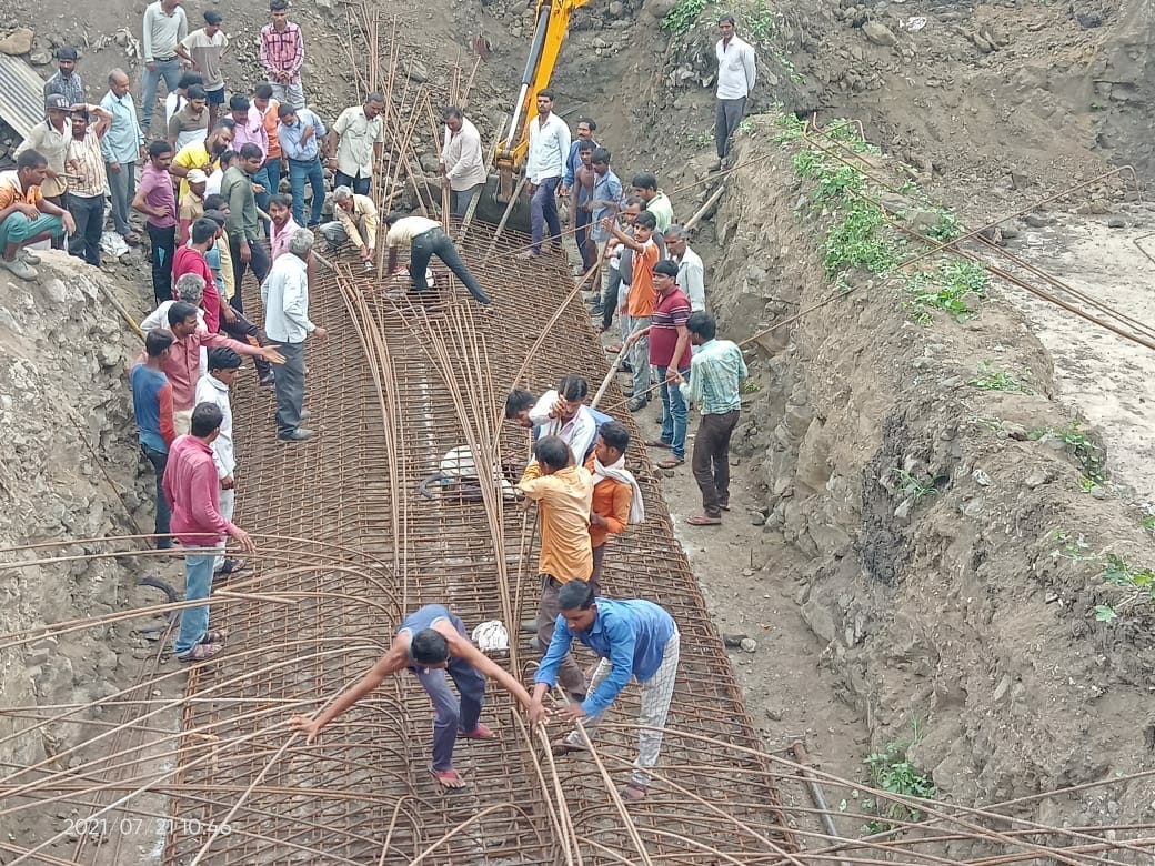 Ratlam News: पुलिया निर्माण कार्य के दौरान मजदूरों पर गिरा सरिये का जाल, एक की मौत