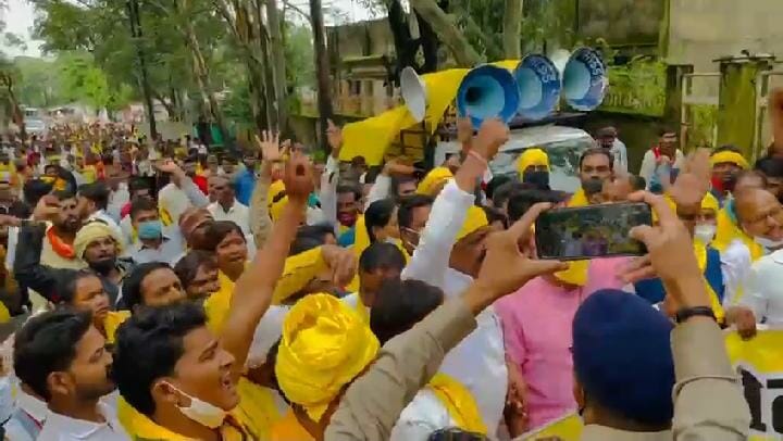 Chhindwara : अपनी मांगों को लेकर कांग्रेस के बैनर तले आदिवासी समाज ने किया धरना प्रदर्शन
