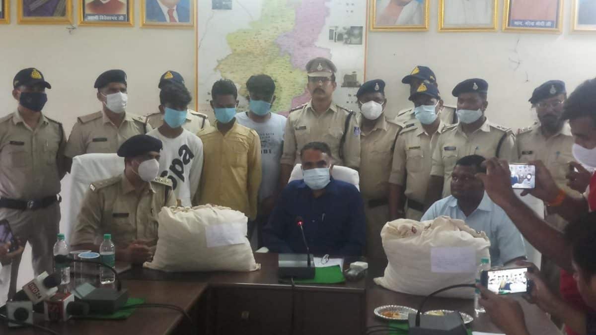 Damoh : पुलिस ने पकड़ा 12 किलो गांजा, तीन आरोपी भी गिरफ्तार